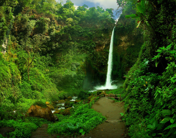 4 Air Terjun di Dekat Cirebon