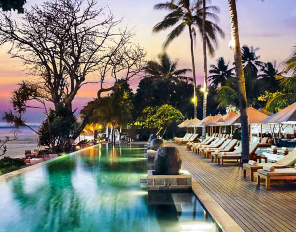 Kerennya GAWAT! Wajib Cobain Infinity Pool di 5 Resort & Villa Dekat Senggigi Beach Ini!