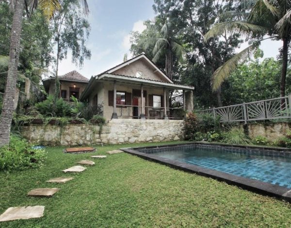 Cuma Mimpi Menginap di Villa Dengan Kolam Renang Pribadi? Nggak Lagi Kok!