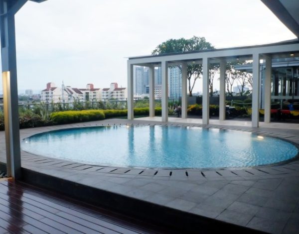 Kolam Renang Eksotis di 3 Apartemen di Jakarta ini Bikin Betah!