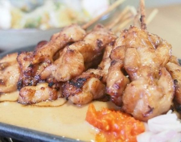 Pecinta Kuliner, Wajib Coba 5 Sate Terenak di Jakarta Ini!