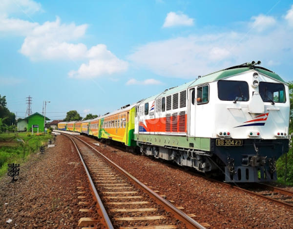 Suka Jalan-Jalan Pakai Kereta Api? Intip 5 Stasiun Kece Di Pulau Jawa Ini!