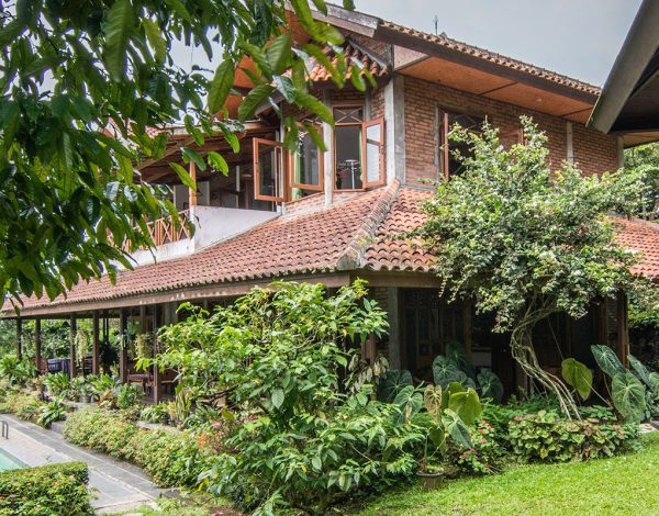 Villa untuk 20-30 orang di Bogor? Mahasiswa & Komunitas Pasti Suka 6 Villa Ini!